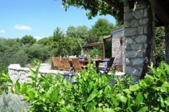 23_stol-premjesten-na-sunce-Kopiraj
